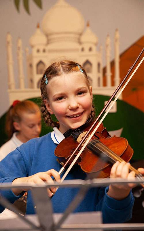 Junior girl playing violin
